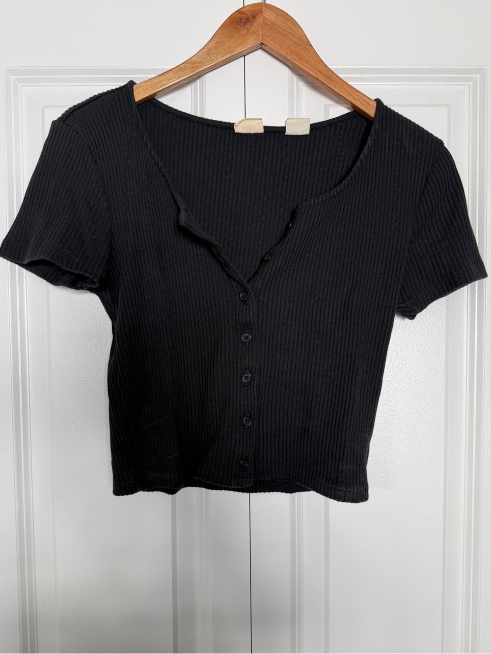 Levi's Black Ribbed Button-Front Crop Tee